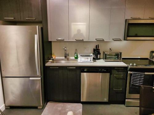 Furnished 1 Bedroom In East Village By Signature Suites Ltd Calgary Exterior photo