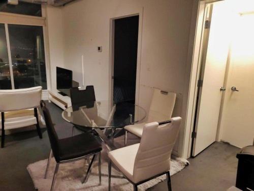 Furnished 1 Bedroom In East Village By Signature Suites Ltd Calgary Exterior photo