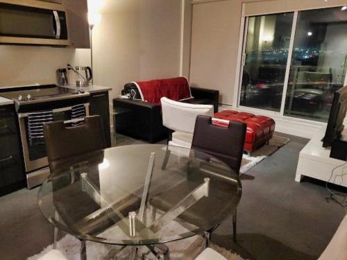 Furnished 1 Bedroom In East Village By Signature Suites Ltd Calgary Exterior photo