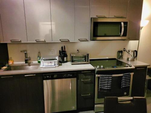 Furnished 1 Bedroom In East Village By Signature Suites Ltd Calgary Exterior photo