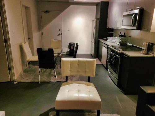 Furnished 1 Bedroom In East Village By Signature Suites Ltd Calgary Exterior photo